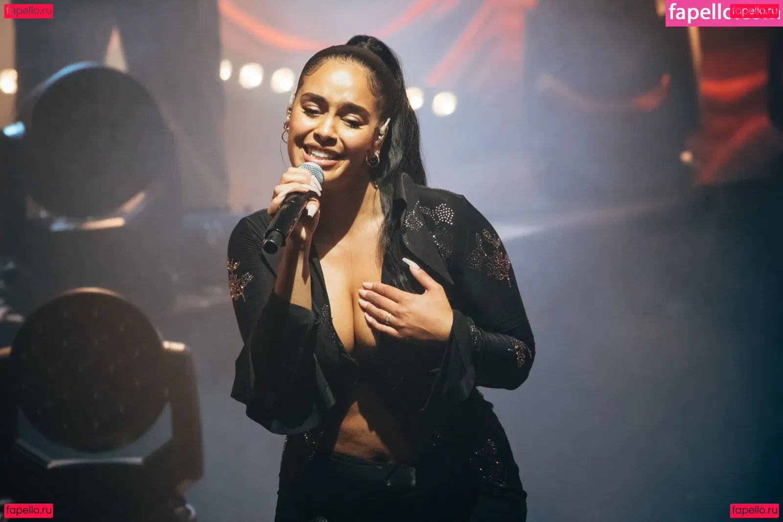 Jorja Smith Onlyfans Photo Gallery 