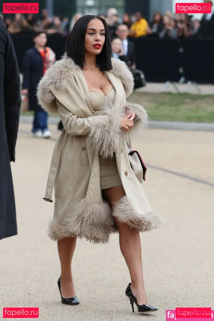 Jorja Smith Onlyfans Photo Gallery 