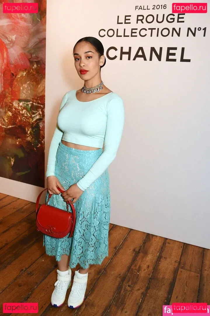 Jorja Smith Onlyfans Photo Gallery 