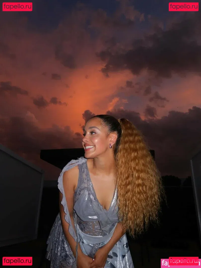 Jorja Smith Onlyfans Photo Gallery 