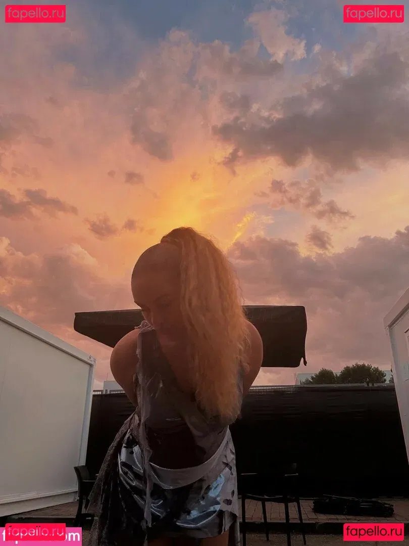 Jorja Smith Onlyfans Photo Gallery 