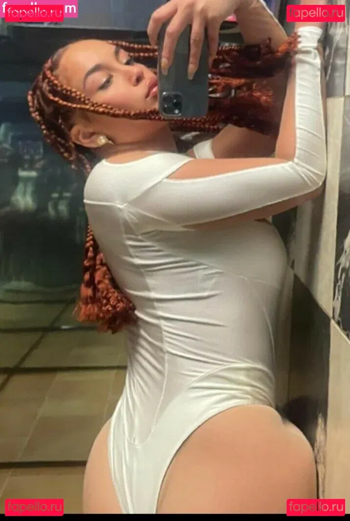 Jorja Smith Onlyfans Photo Gallery 