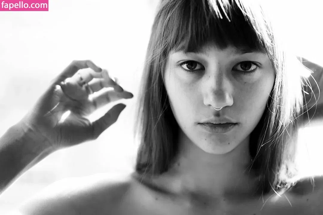 MissAlice Onlyfans Photo Gallery 