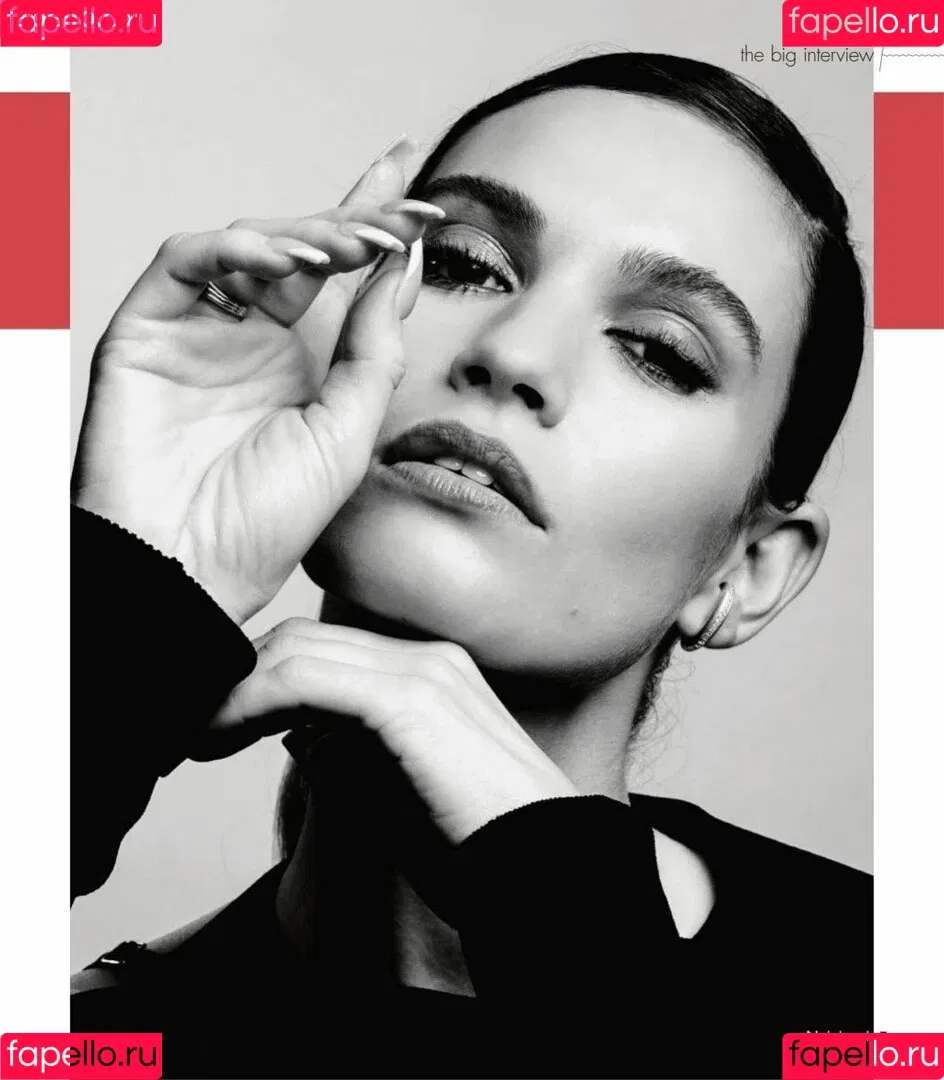 Lily James Onlyfans Photo Gallery 