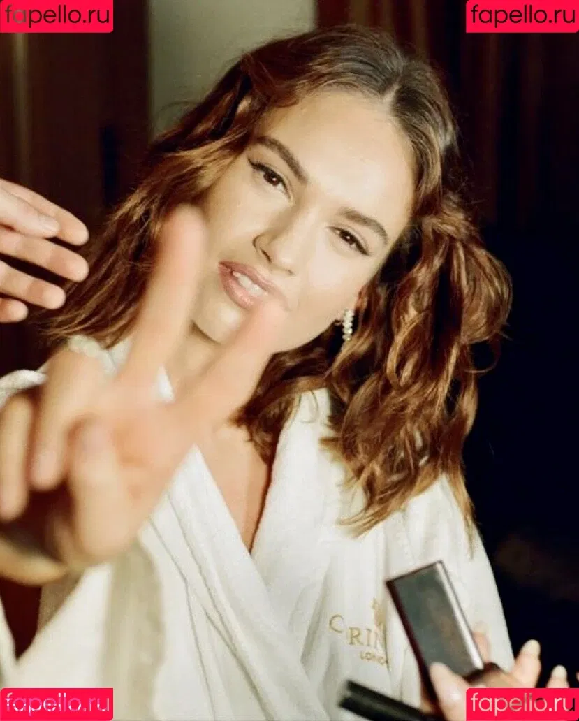 Lily James Onlyfans Photo Gallery 