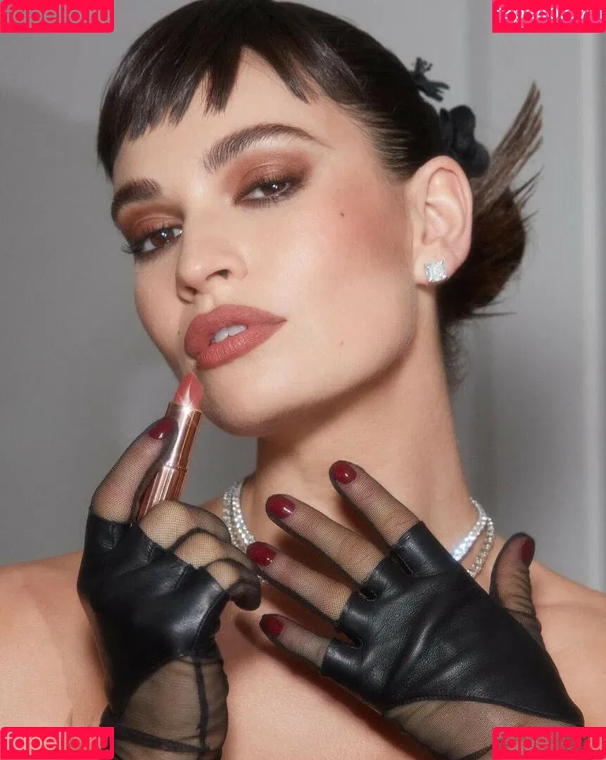 Lily James Onlyfans Photo Gallery 