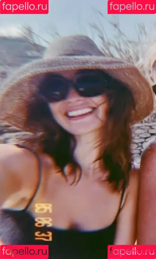 Lily James Onlyfans Photo Gallery 