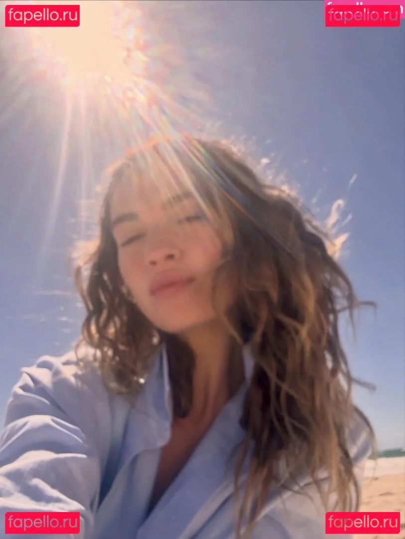 Lily James Onlyfans Photo Gallery 