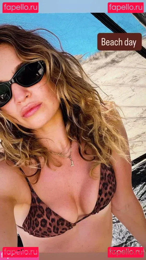 Lily James Onlyfans Photo Gallery 