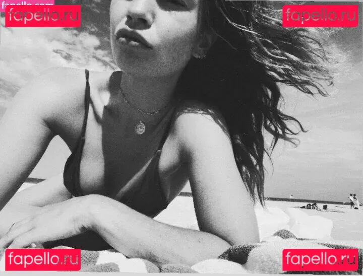 Lily James Onlyfans Photo Gallery 