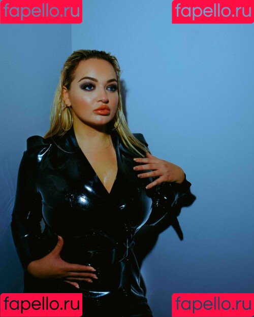 Lana Wolf Onlyfans Photo Gallery 