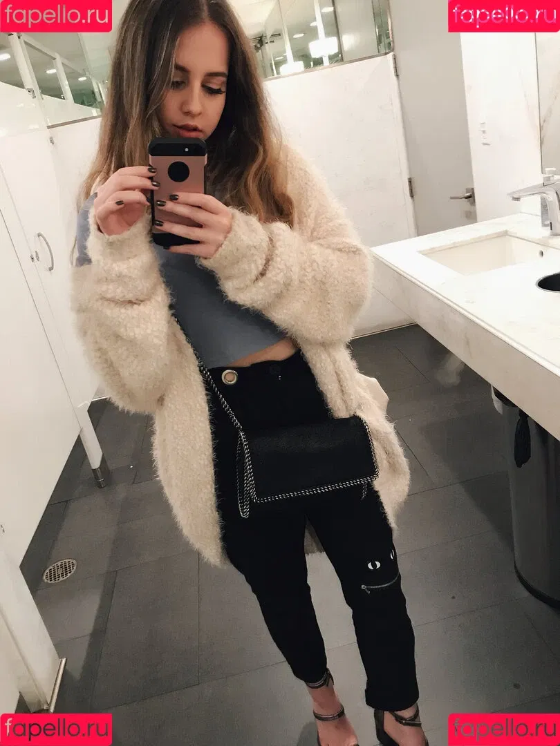 Violette Onlyfans Photo Gallery 