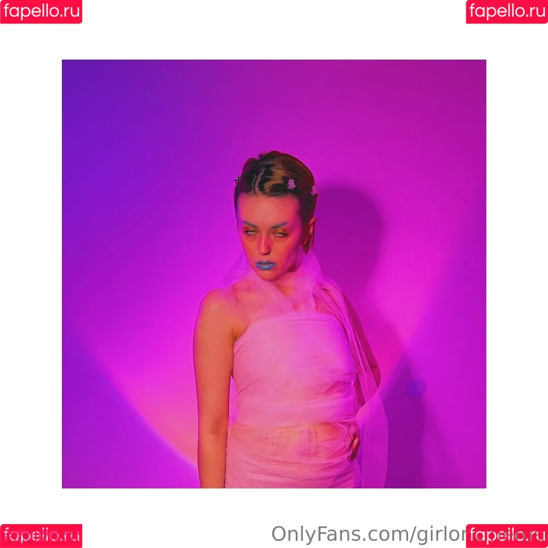 Girl On Cinema Onlyfans Photo Gallery 