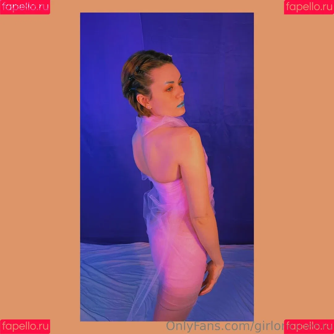 Girl On Cinema Onlyfans Photo Gallery 
