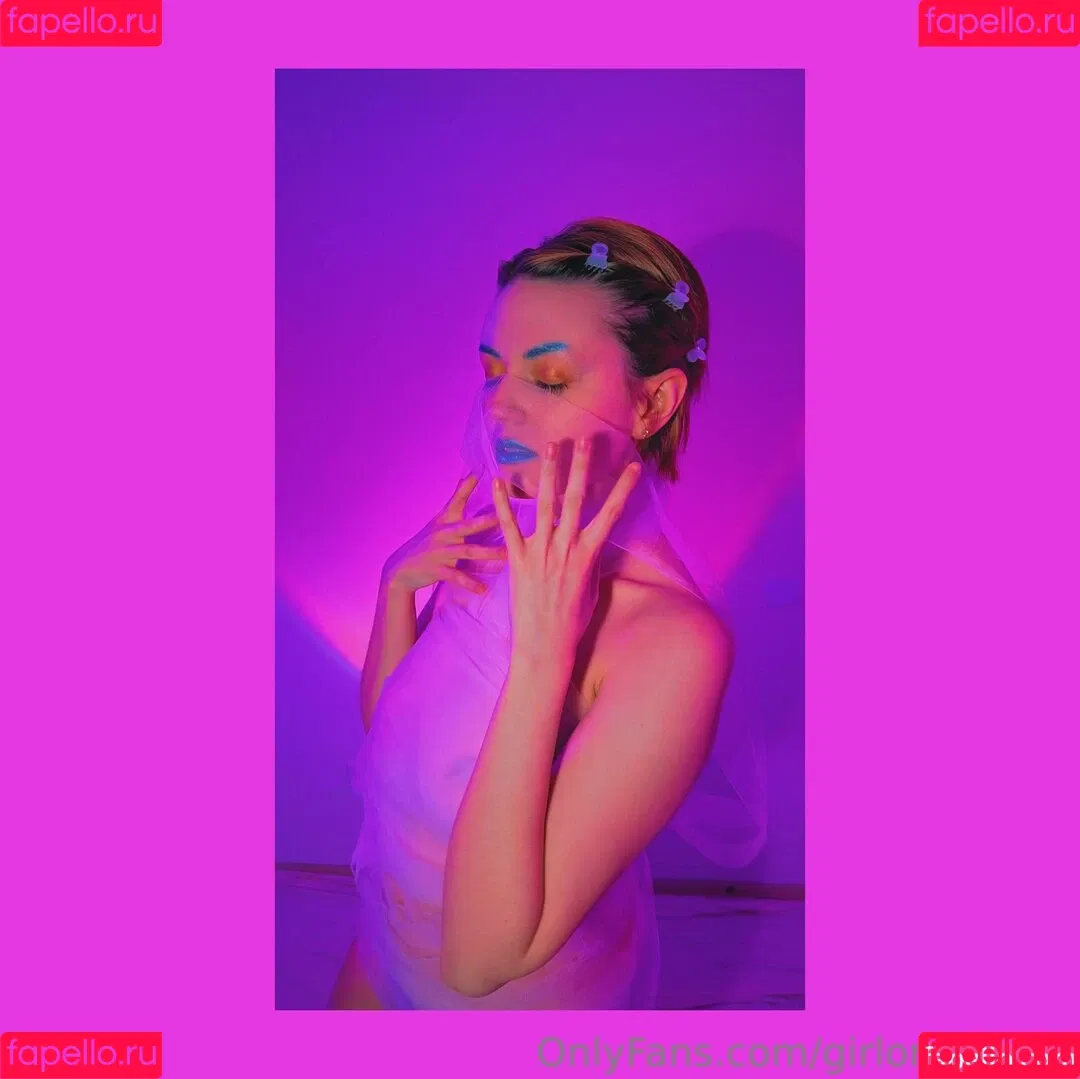 Girl On Cinema Onlyfans Photo Gallery 