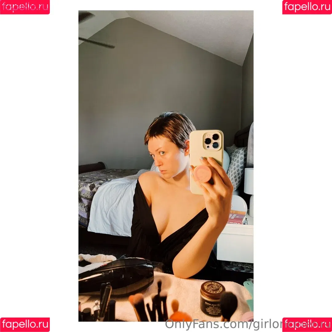 Girl On Cinema Onlyfans Photo Gallery 