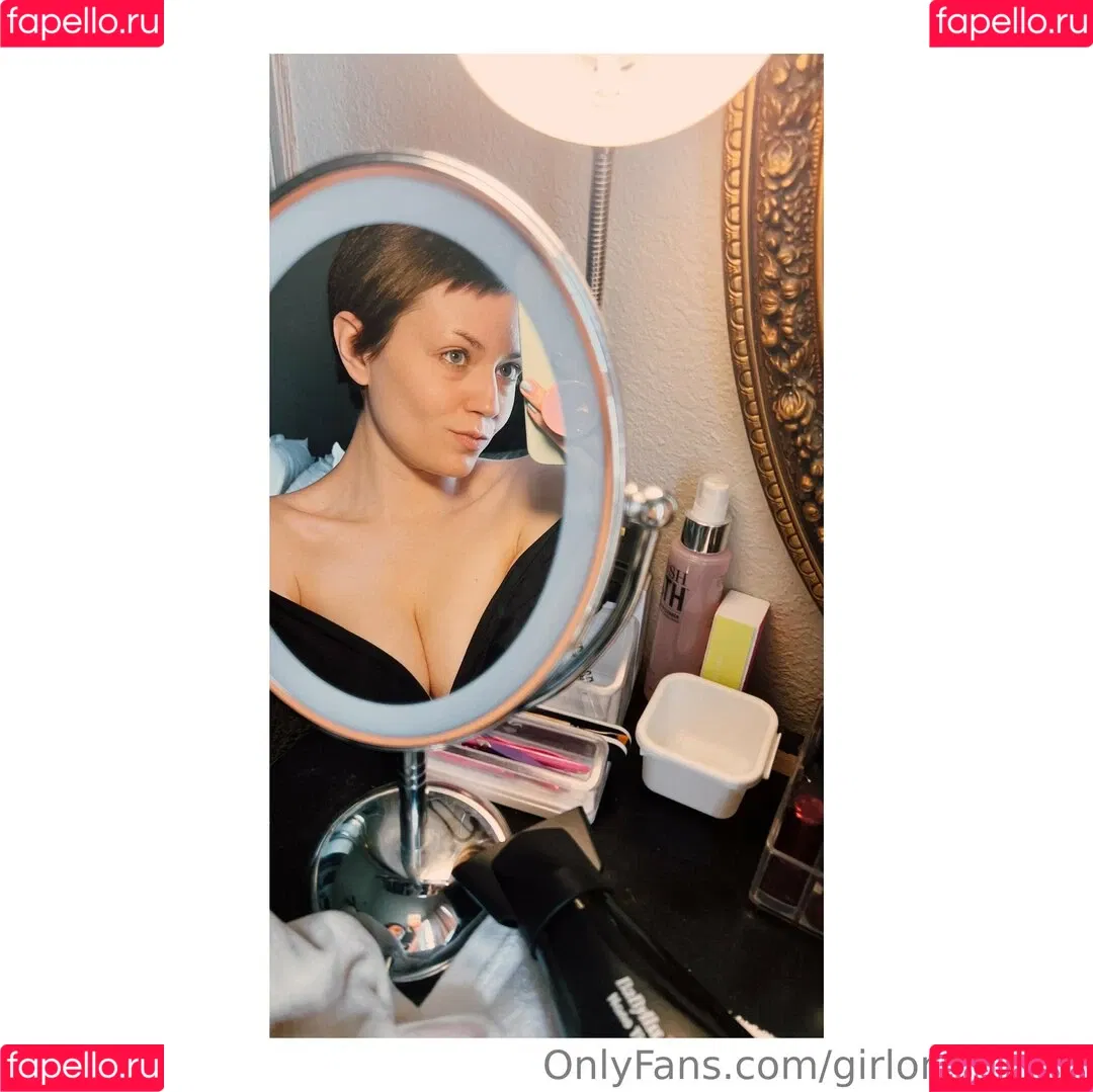 Girl On Cinema Onlyfans Photo Gallery 