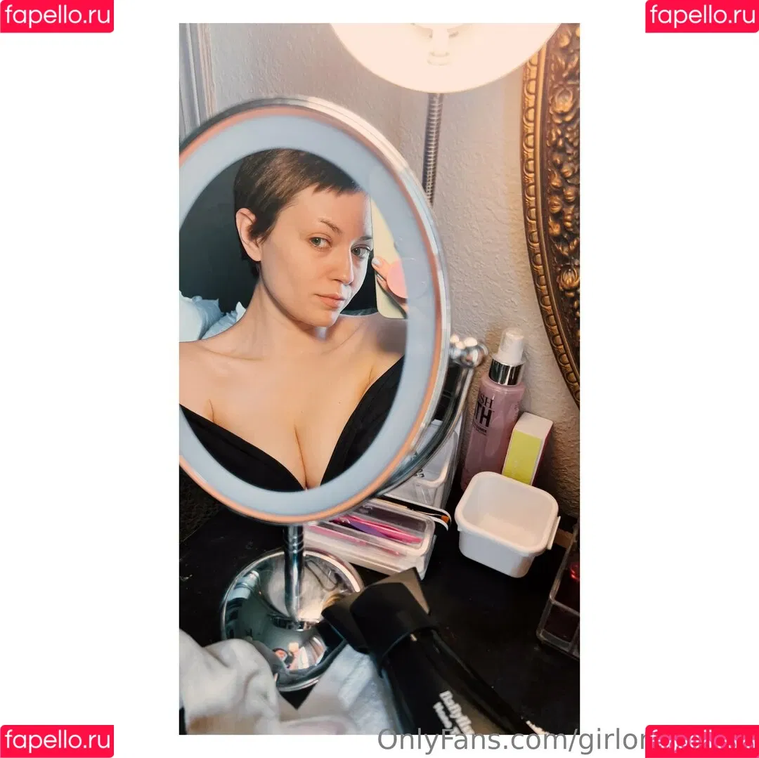 Girl On Cinema Onlyfans Photo Gallery 
