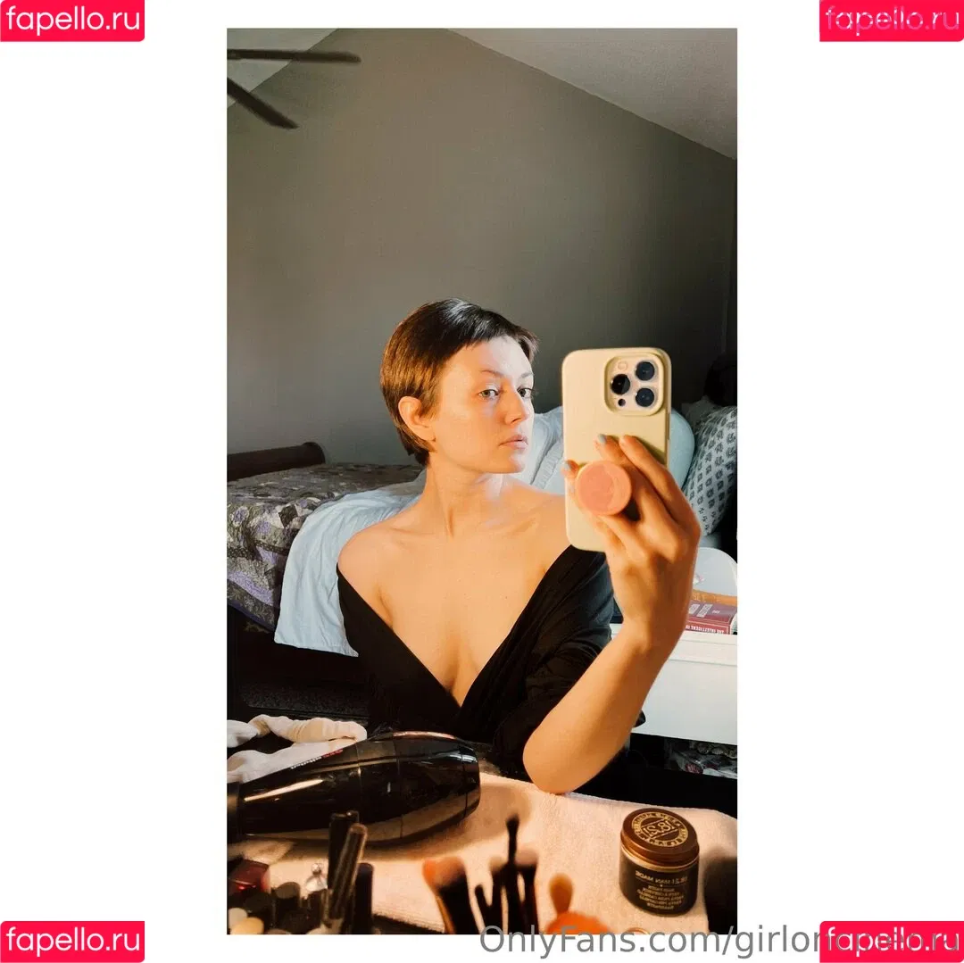 Girl On Cinema Onlyfans Photo Gallery 
