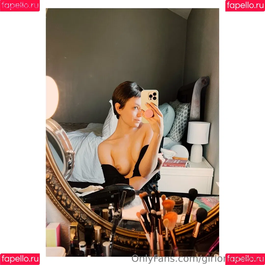Girl On Cinema Onlyfans Photo Gallery 