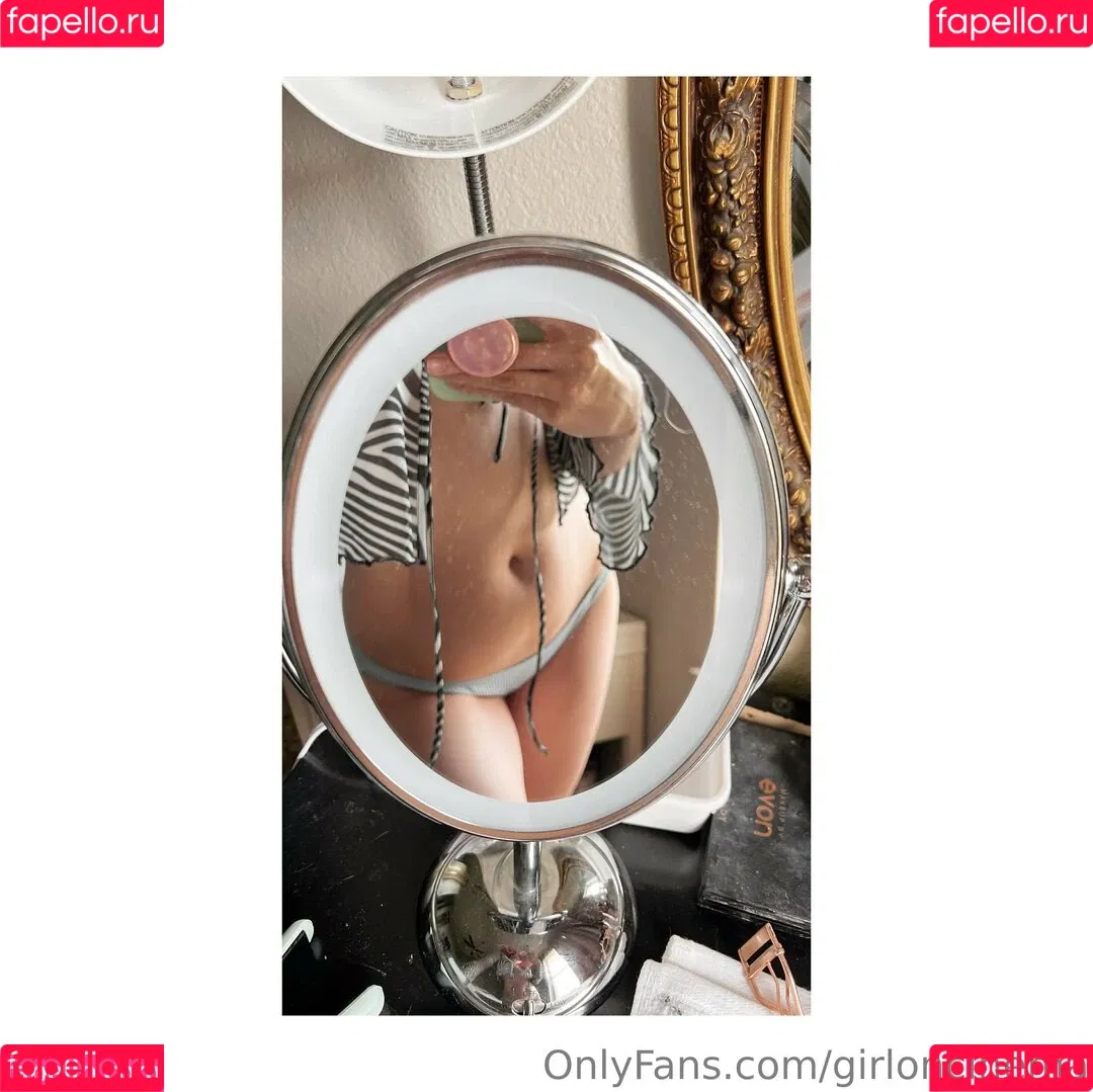 Girl On Cinema Onlyfans Photo Gallery 