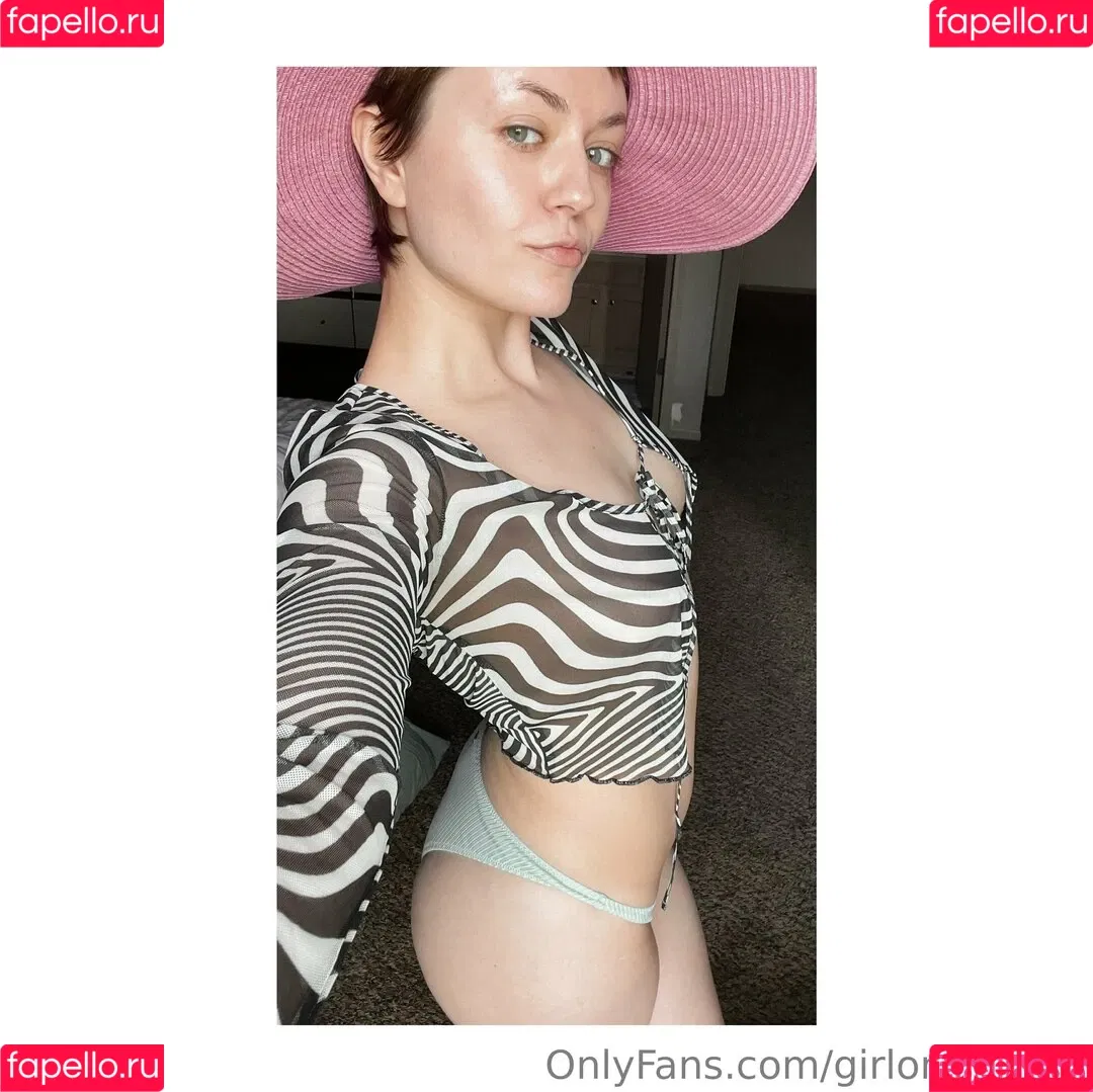 Girl On Cinema Onlyfans Photo Gallery 