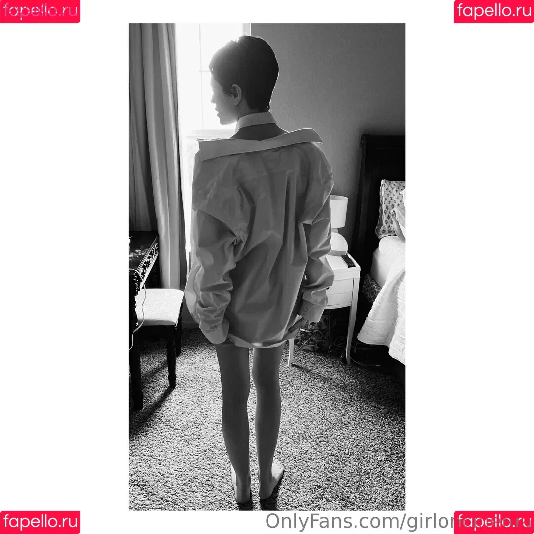 Girl On Cinema Onlyfans Photo Gallery 