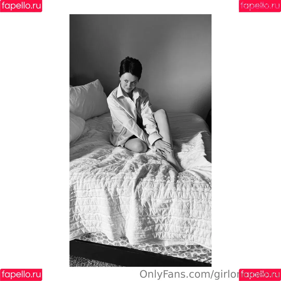 Girl On Cinema Onlyfans Photo Gallery 