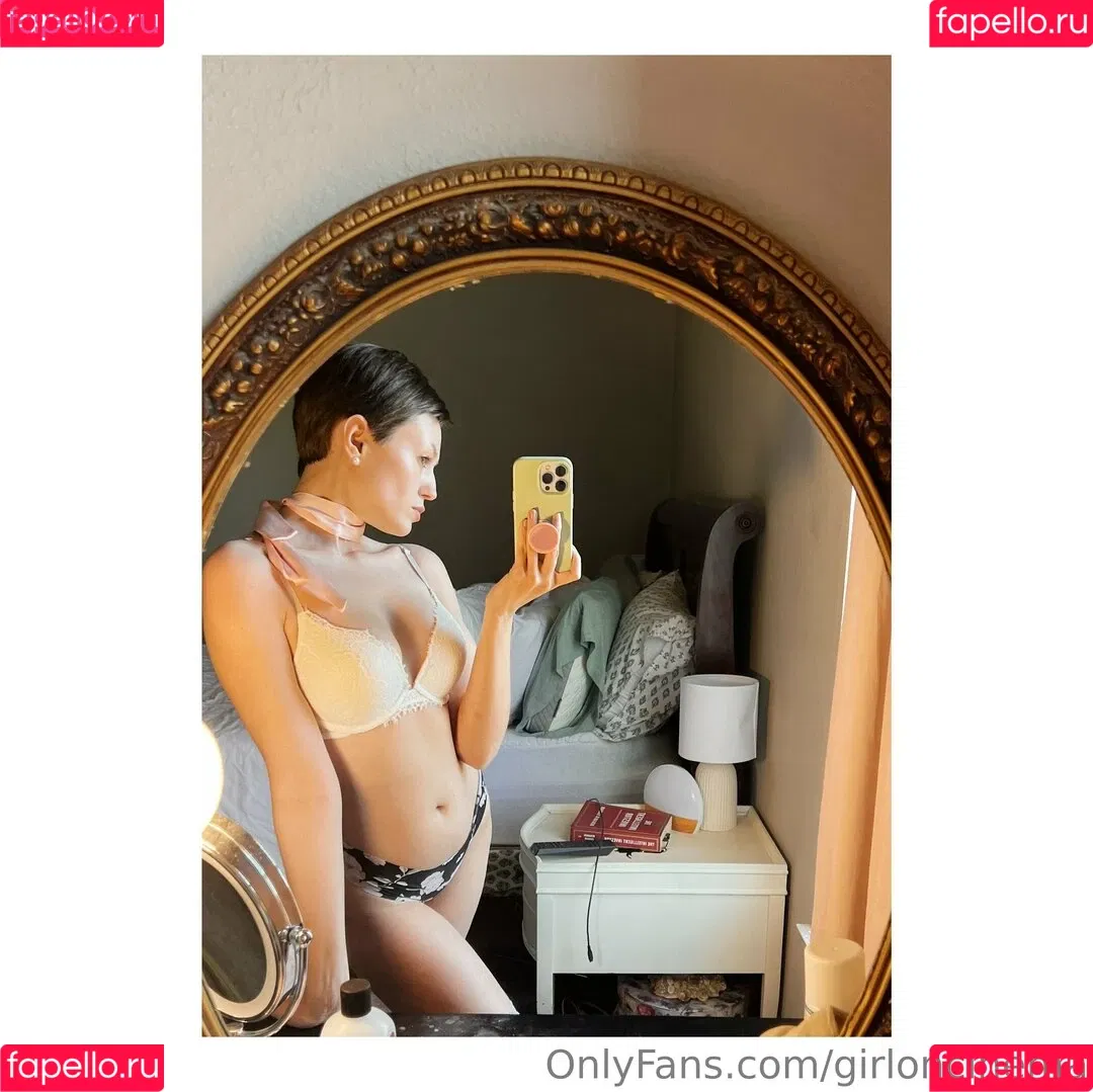Girl On Cinema Onlyfans Photo Gallery 
