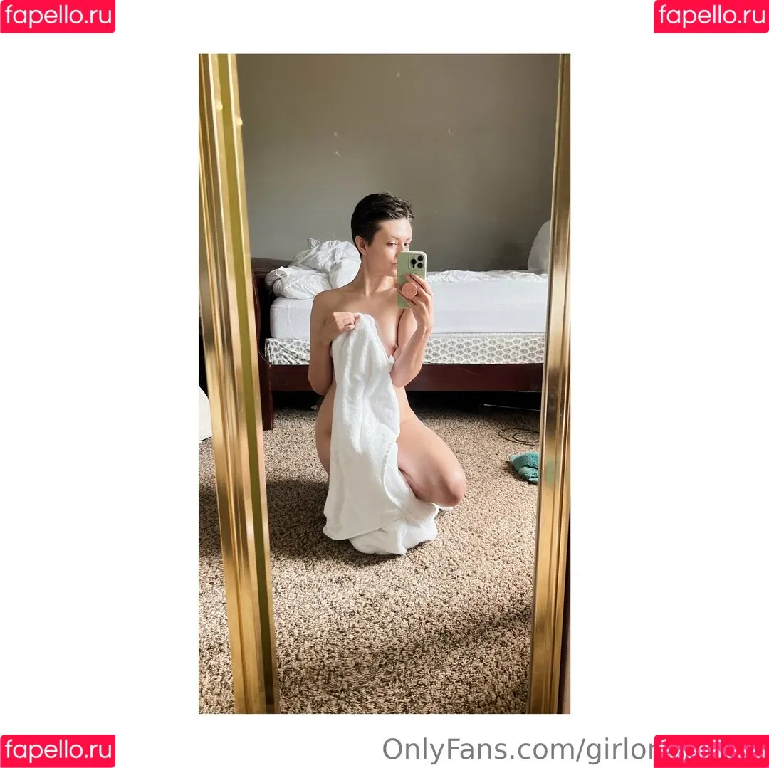 Girl On Cinema Onlyfans Photo Gallery 
