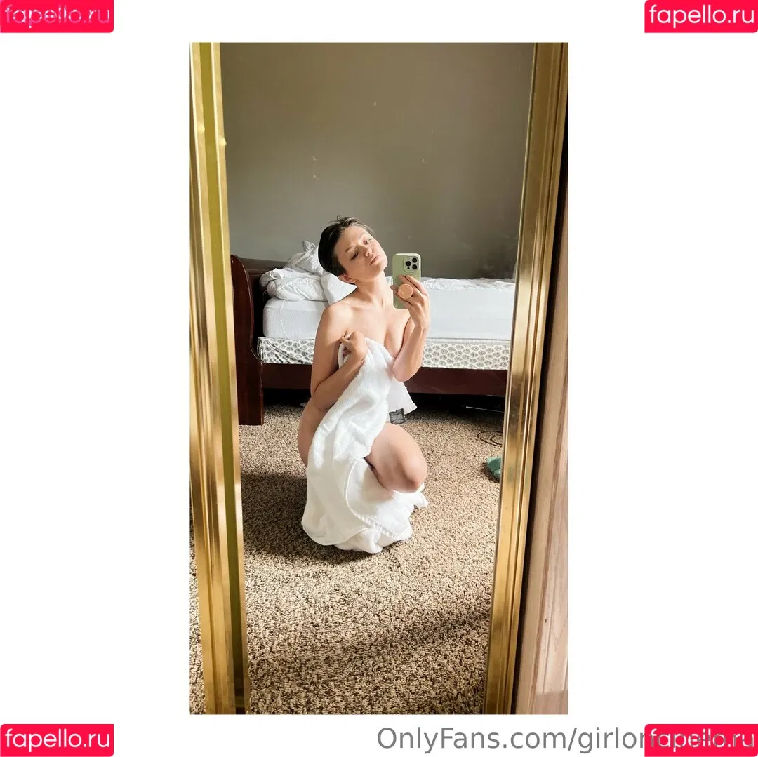 Girl On Cinema Onlyfans Photo Gallery 