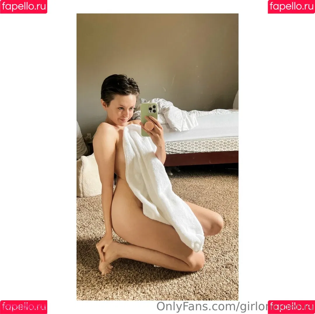 Girl On Cinema Onlyfans Photo Gallery 