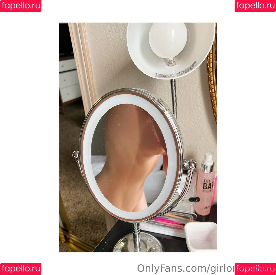 Girl On Cinema Onlyfans Photo Gallery 