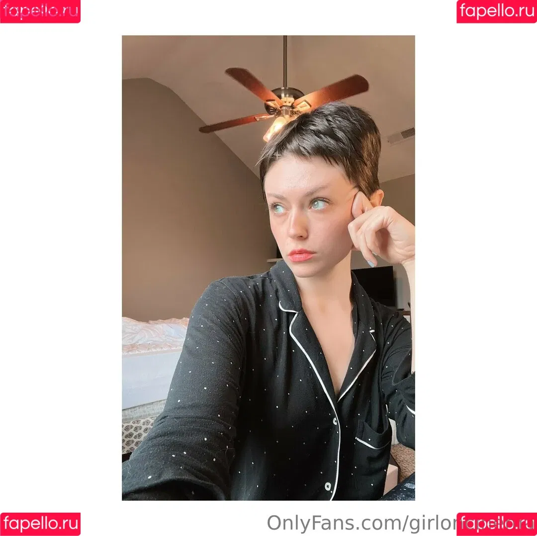 Girl On Cinema Onlyfans Photo Gallery 