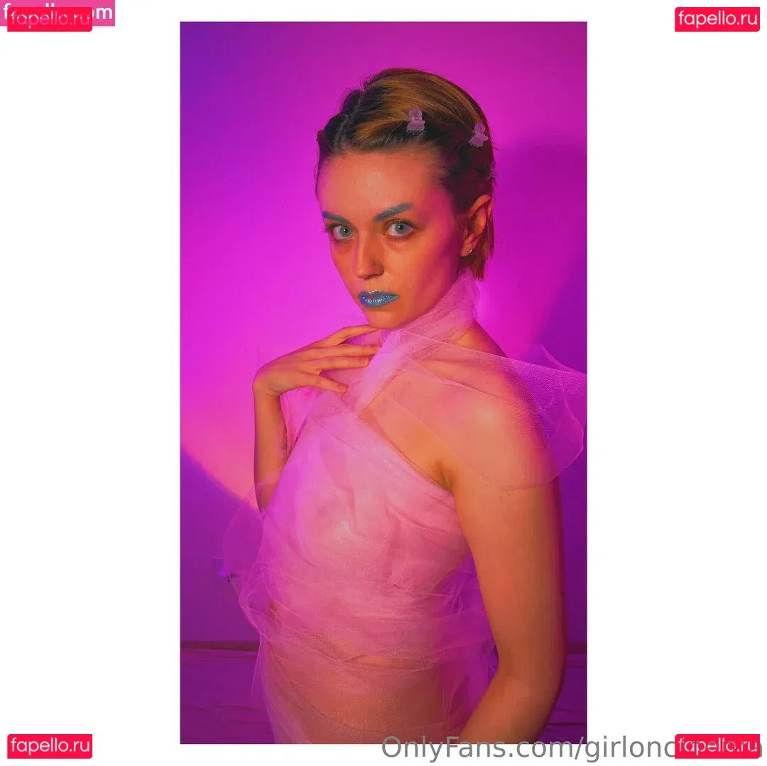 Girl On Cinema Onlyfans Photo Gallery 