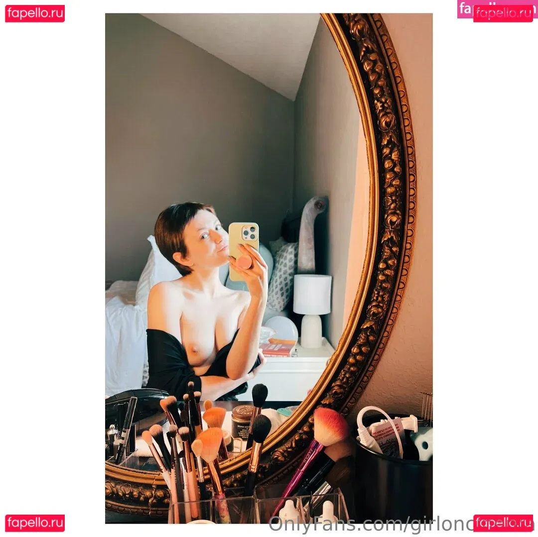 Girl On Cinema Onlyfans Photo Gallery 