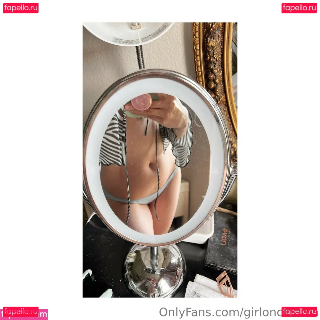 Girl On Cinema Onlyfans Photo Gallery 