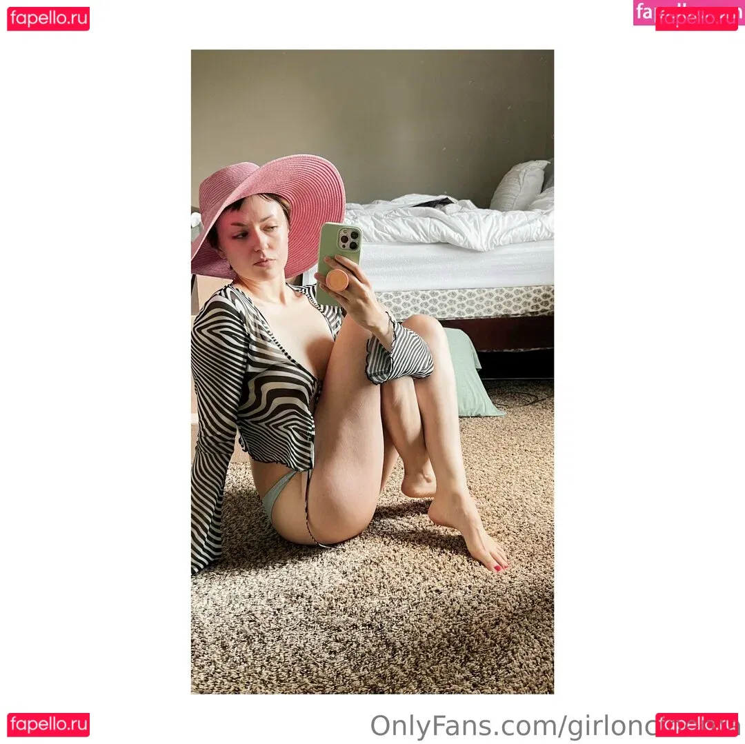 Girl On Cinema Onlyfans Photo Gallery 