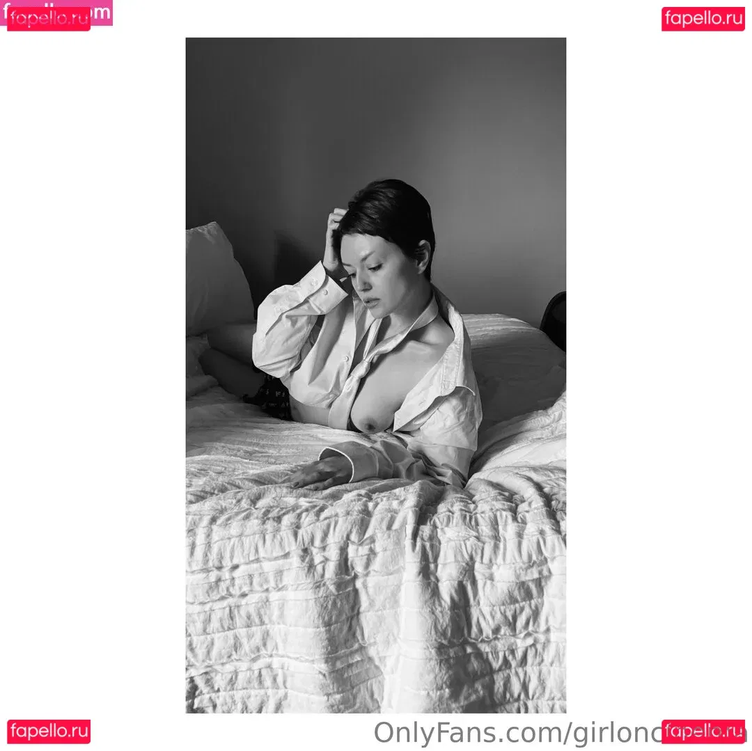 Girl On Cinema Onlyfans Photo Gallery 