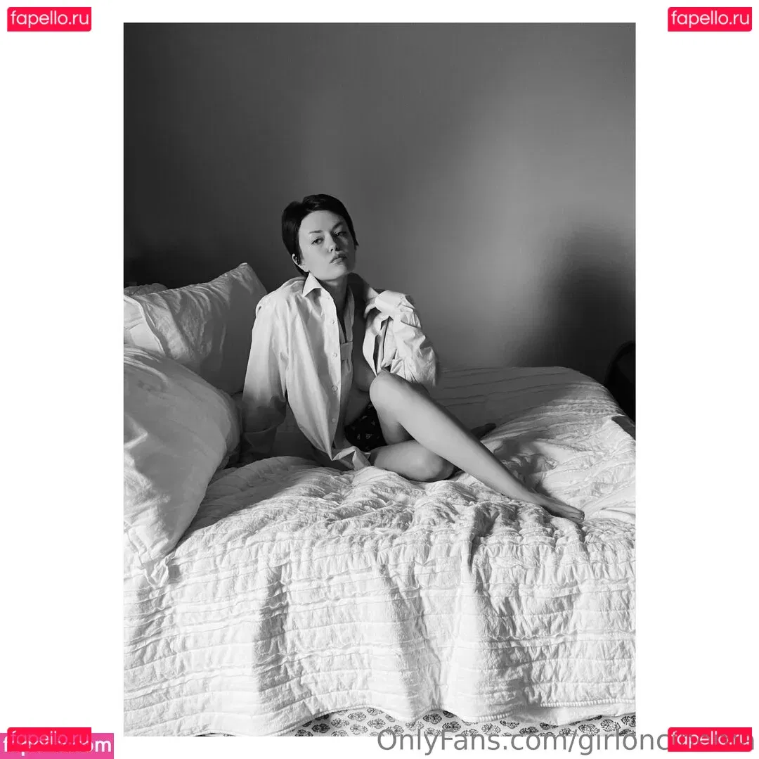 Girl On Cinema Onlyfans Photo Gallery 