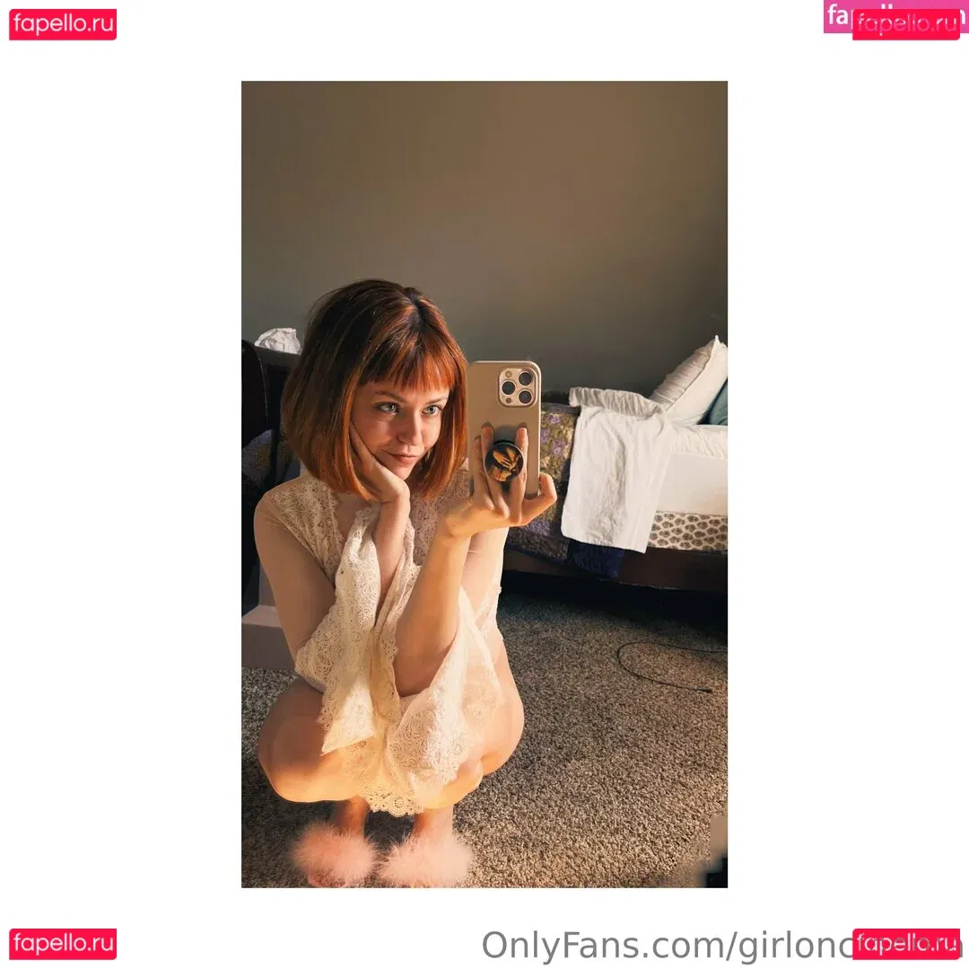 Girl On Cinema Onlyfans Photo Gallery 