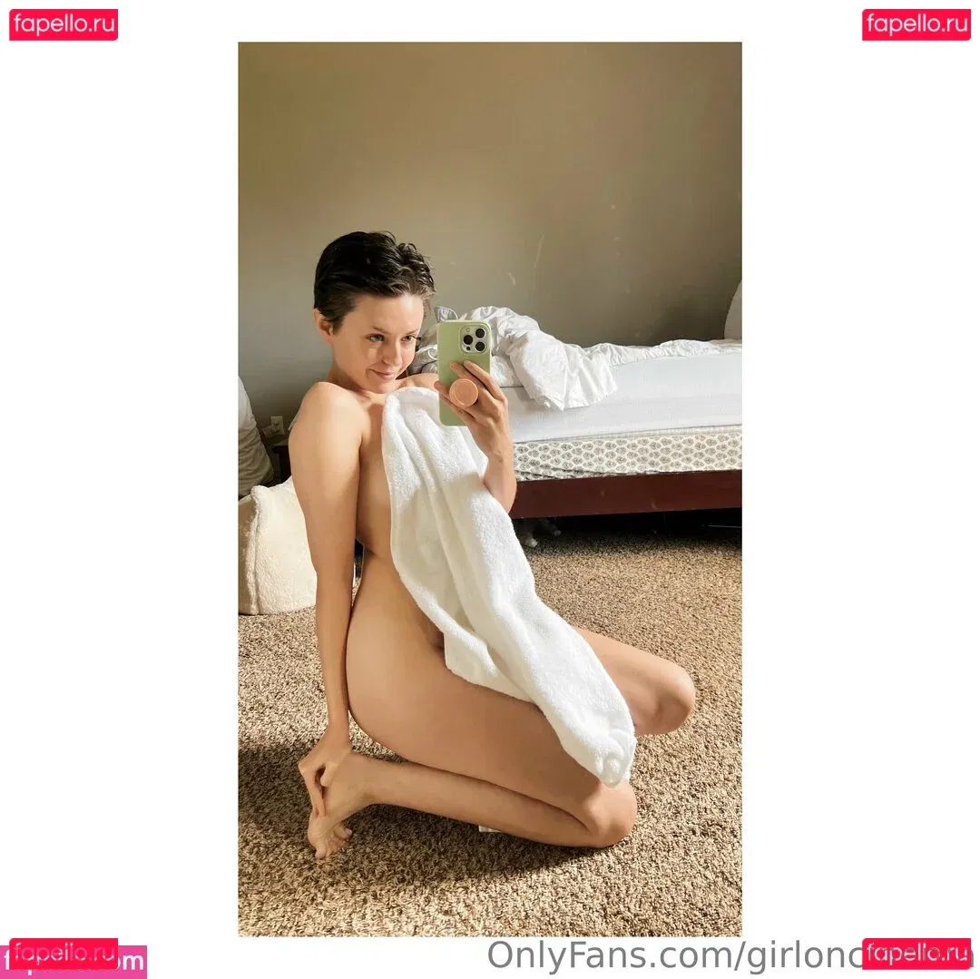 Girl On Cinema Onlyfans Photo Gallery 