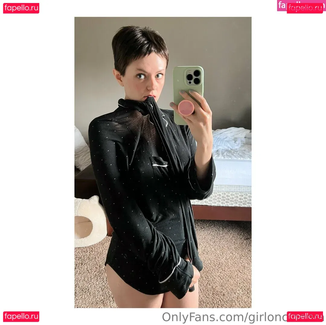 Girl On Cinema Onlyfans Photo Gallery 