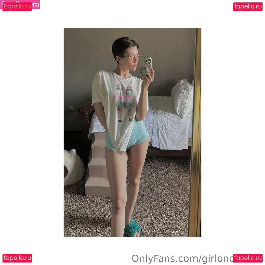 Girl On Cinema Onlyfans Photo Gallery 