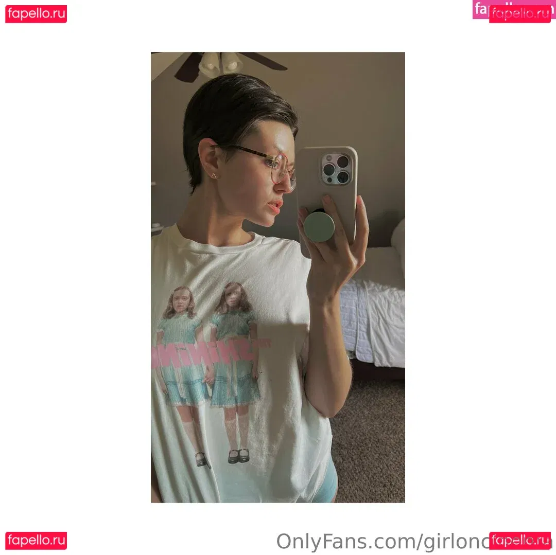 Girl On Cinema Onlyfans Photo Gallery 