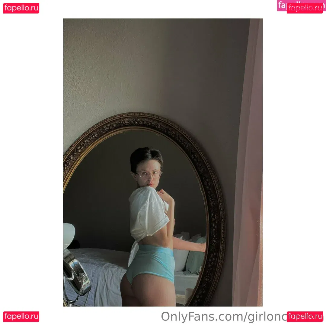 Girl On Cinema Onlyfans Photo Gallery 