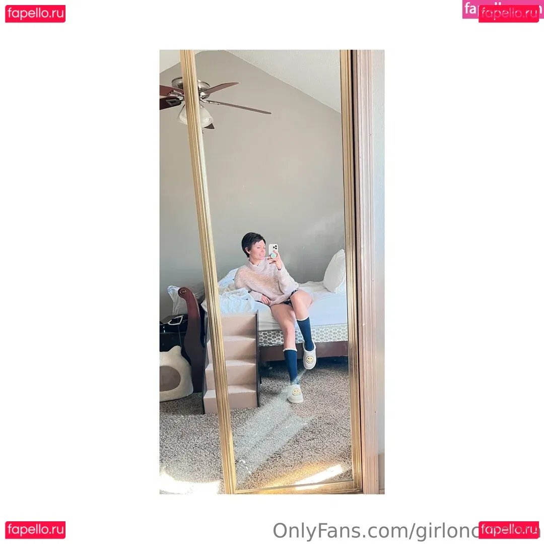 Girl On Cinema Onlyfans Photo Gallery 