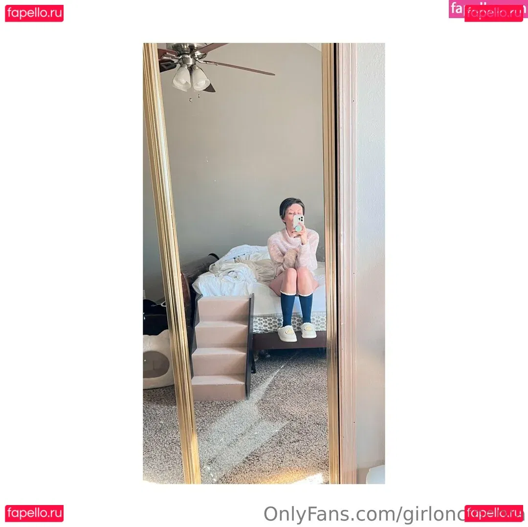 Girl On Cinema Onlyfans Photo Gallery 