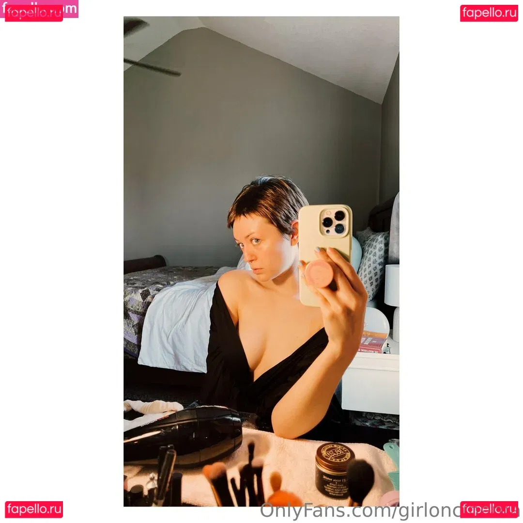 Girl On Cinema Onlyfans Photo Gallery 