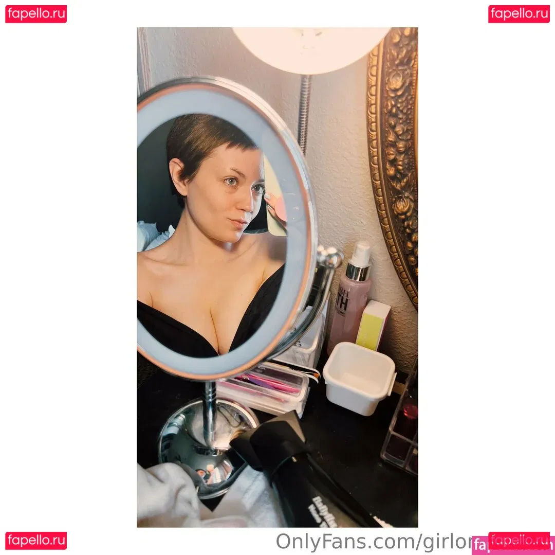 Girl On Cinema Onlyfans Photo Gallery 